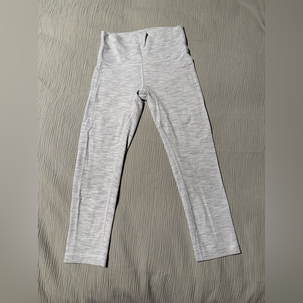 Lululemon Wondertrain White striped leggings-Size 6- 23” length